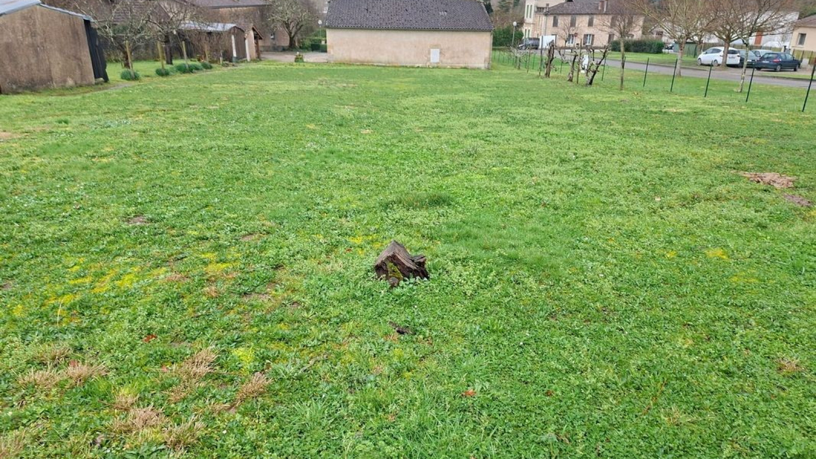 Terrain constructible de 950m2 à Saint-Pierre-d'Aurillac