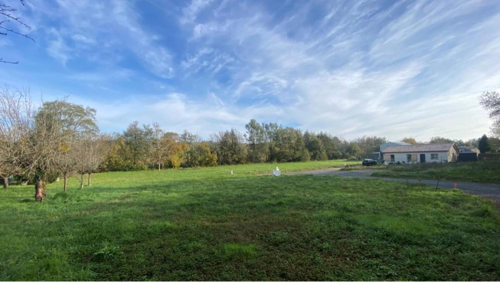 Terrain constructible de 412m2 à Prignac-et-Marcamps