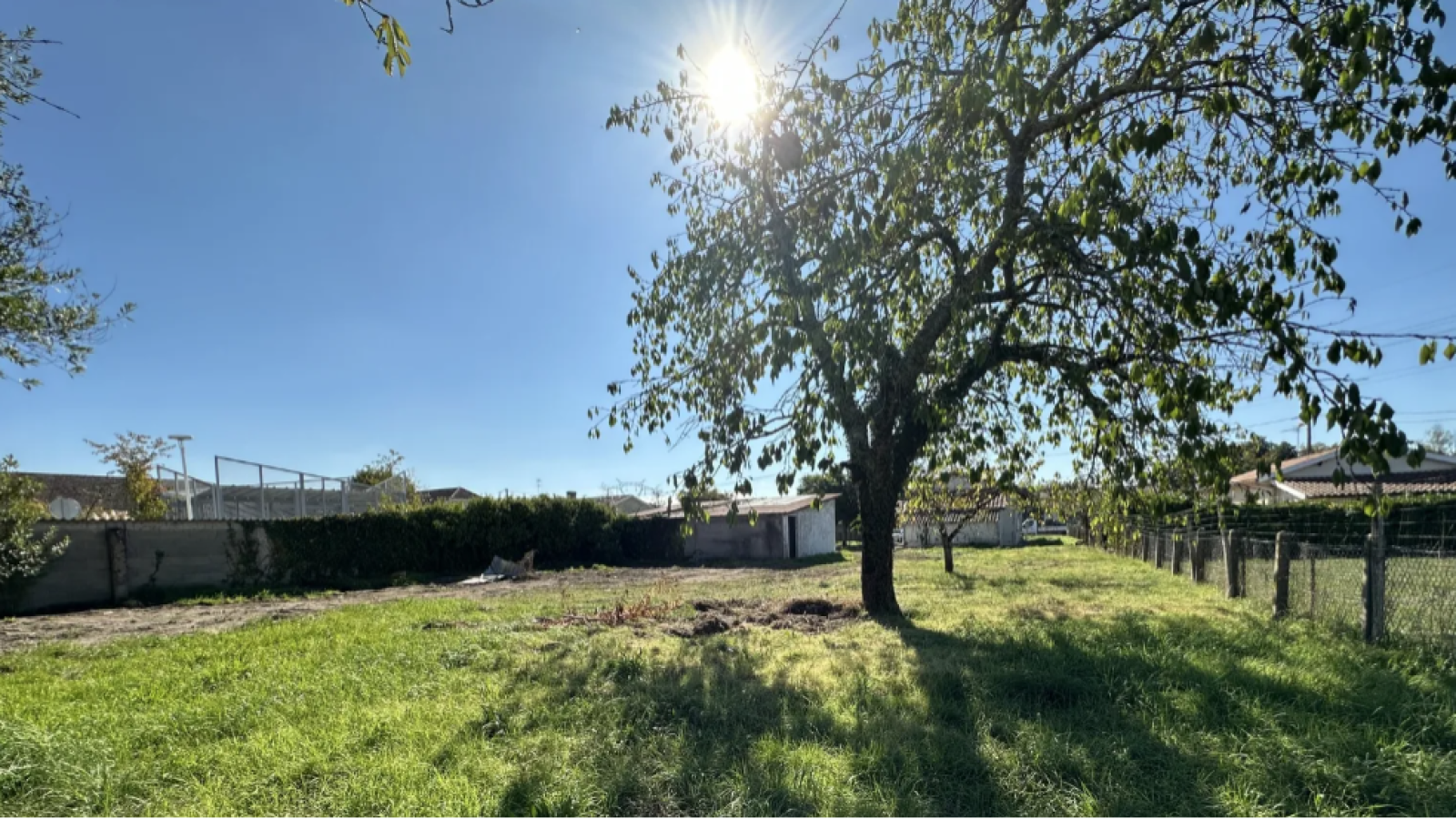 Terrain constructible de 828m2 à Sallebœuf