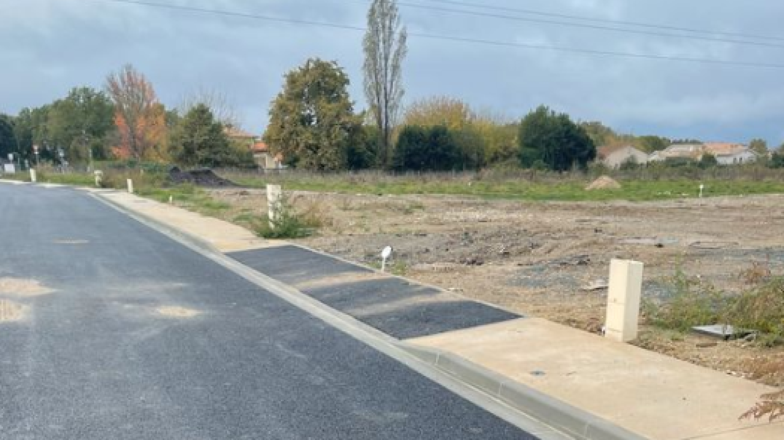 Terrain constructible de 779m2 à Le Pian-sur-Garonne