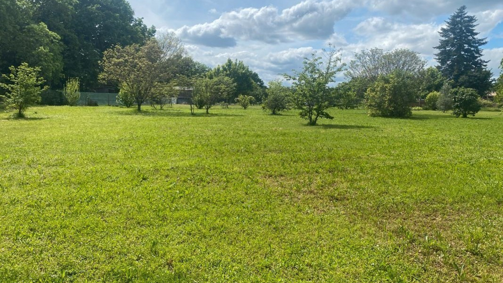 Terrain constructible de 1820m2 à Bernos-Beaulac