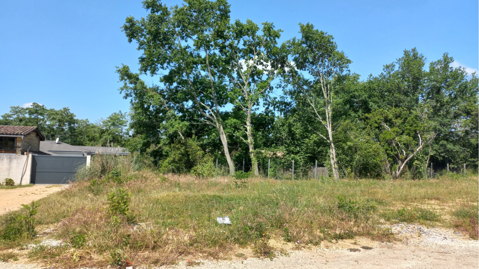 Terrain constructible de 700m2 à Salaunes