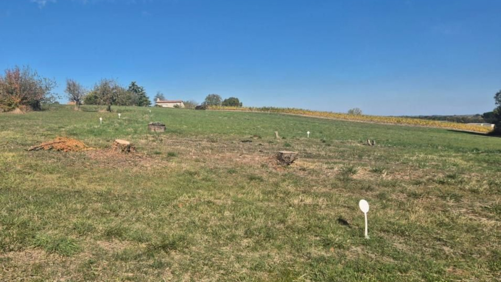 Terrain constructible de 800m2 à Gornac