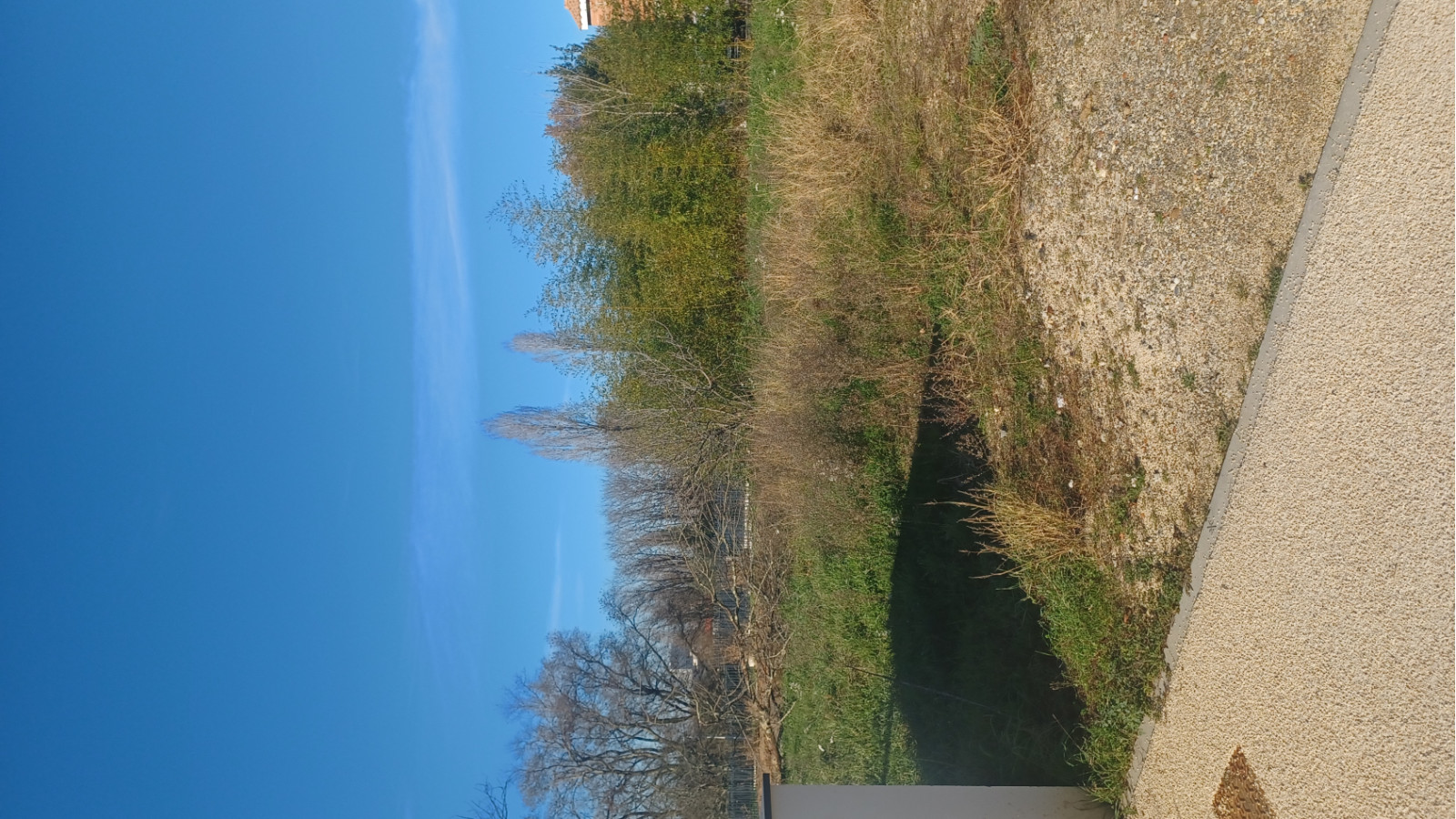 Terrain constructible de 586m2 à Vayres