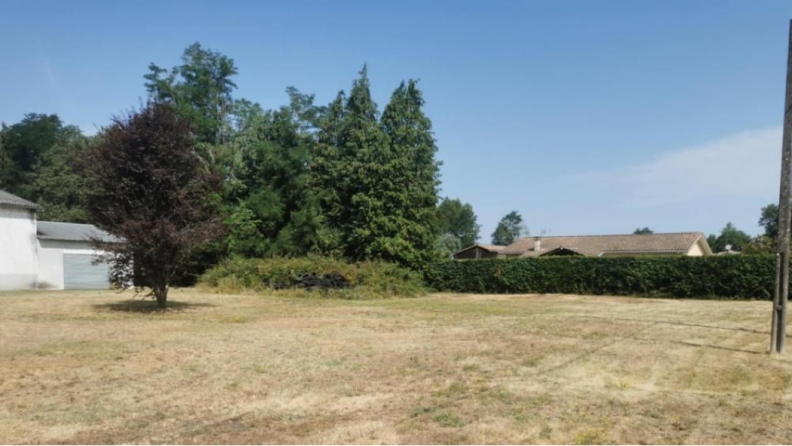 Terrain constructible de 477m2 à Saint-Symphorien