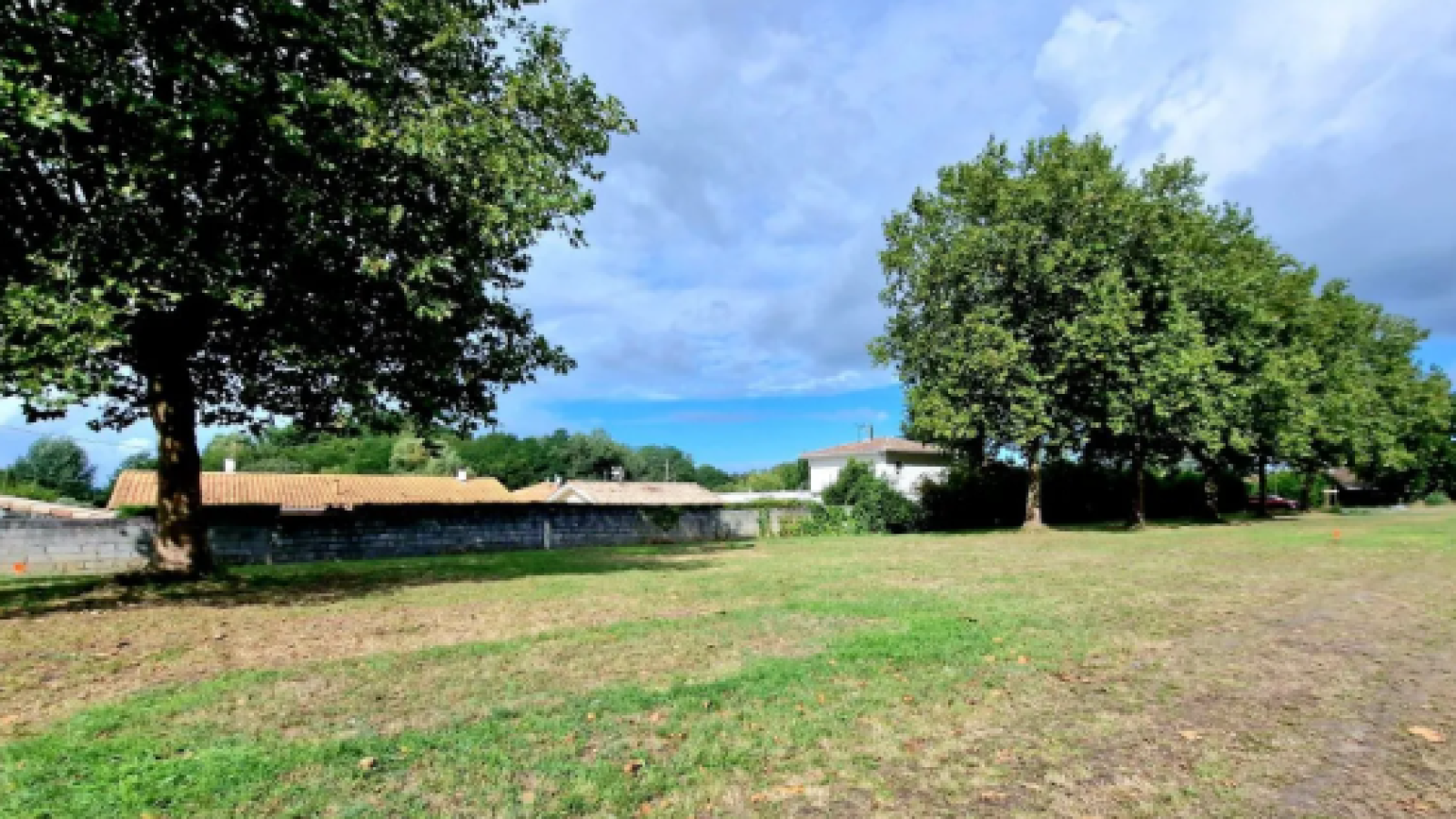 Terrain constructible de 700m2 à Verdelais