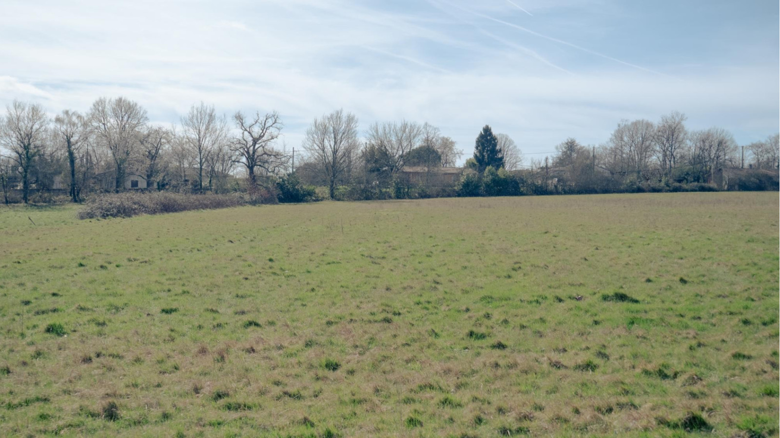 Terrain constructible de 426m2 à Le Pout