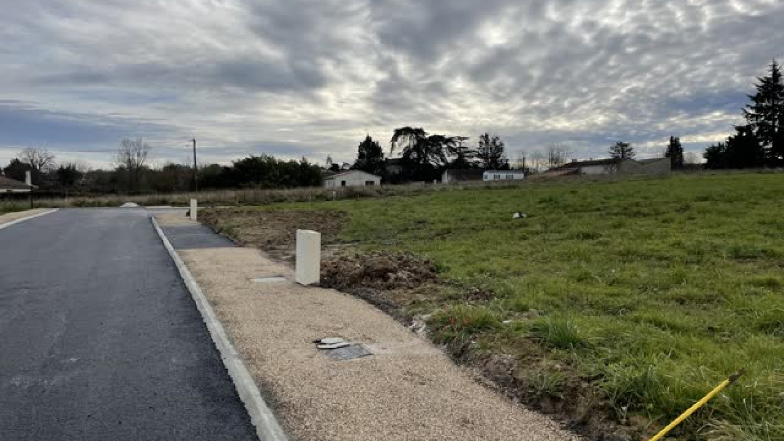 Terrain constructible de 434m2 à Créon