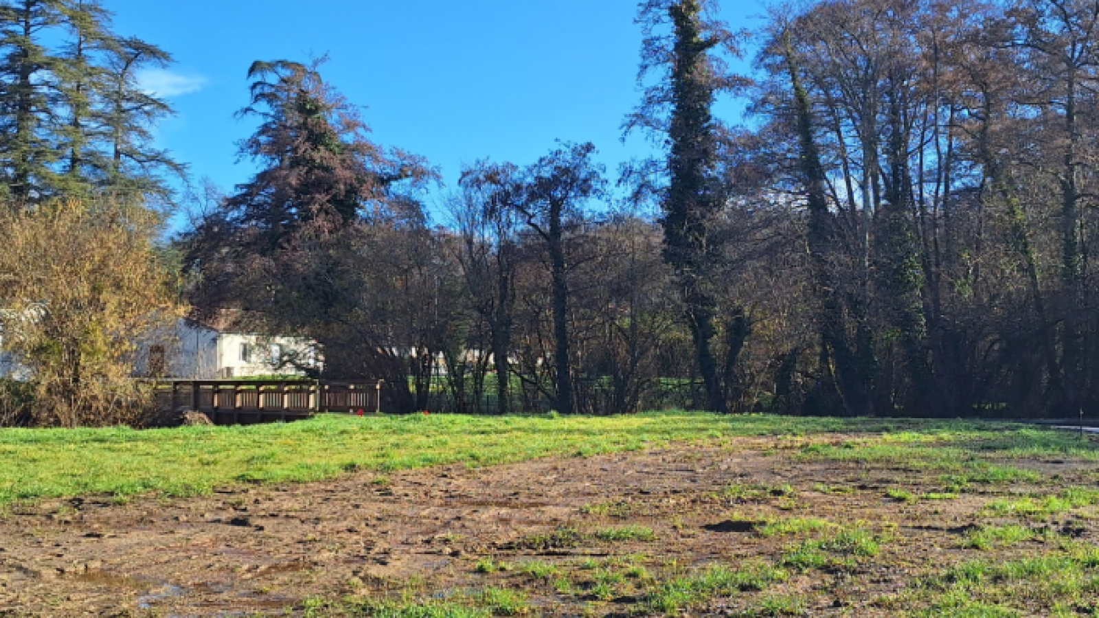 Terrain constructible de 477m2 à Vayres