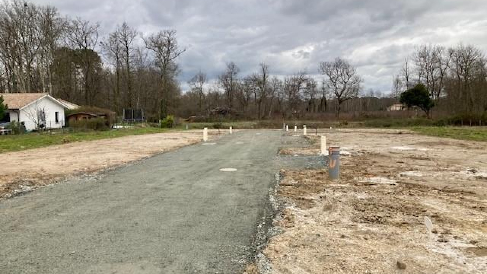 Terrain constructible de 1315m2 à Lamothe-Montravel