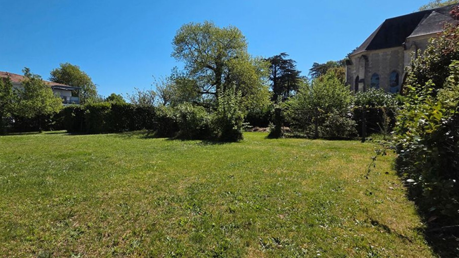 Terrain constructible de 446m2 à Portets