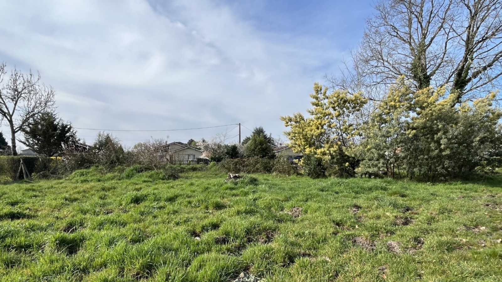 Terrain constructible de 1089m2 à Camblanes-et-Meynac