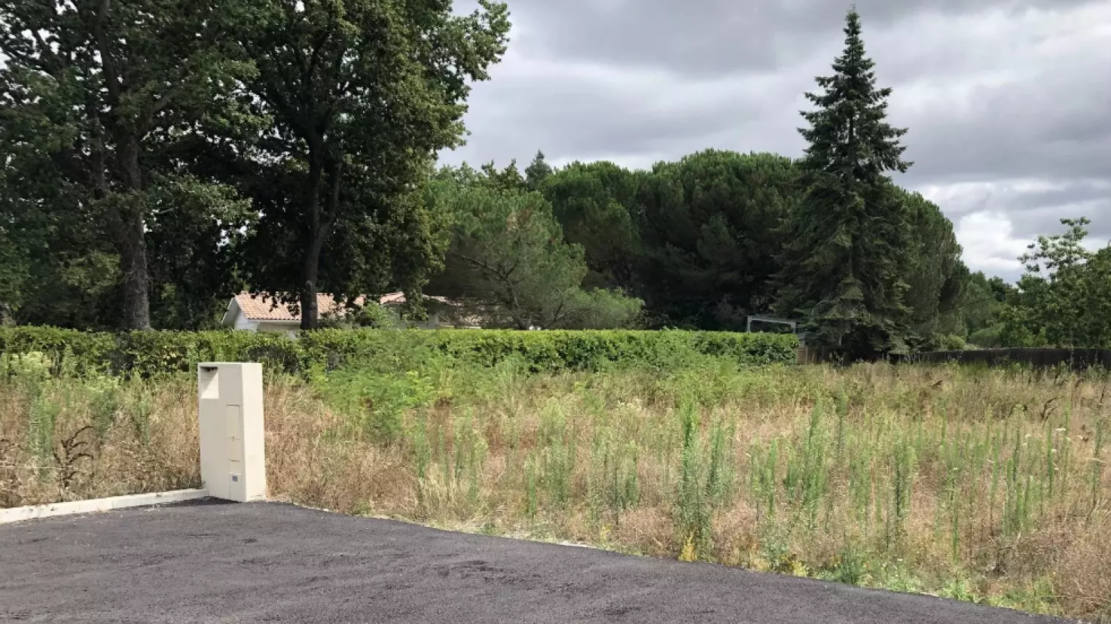 Terrain constructible de 1200m2 à La Brède