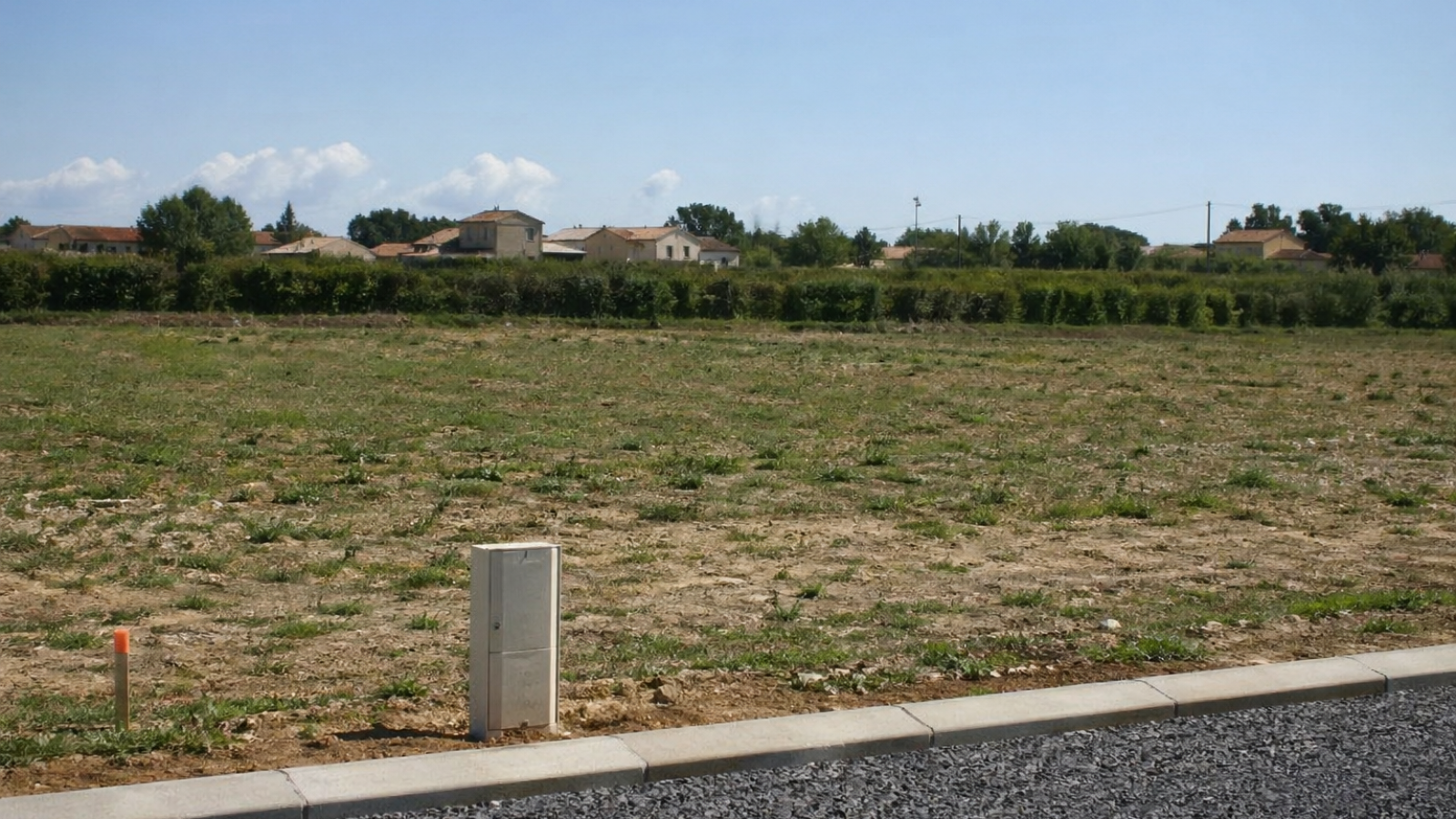 Terrain constructible de 818m2 à Carcarès-Sainte-Croix