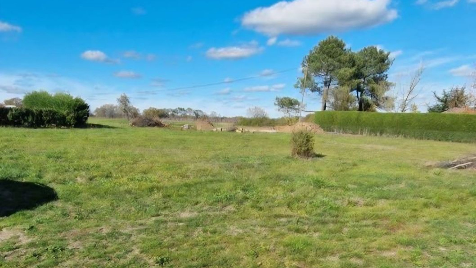 Terrain constructible de 530m2 à Le Pout