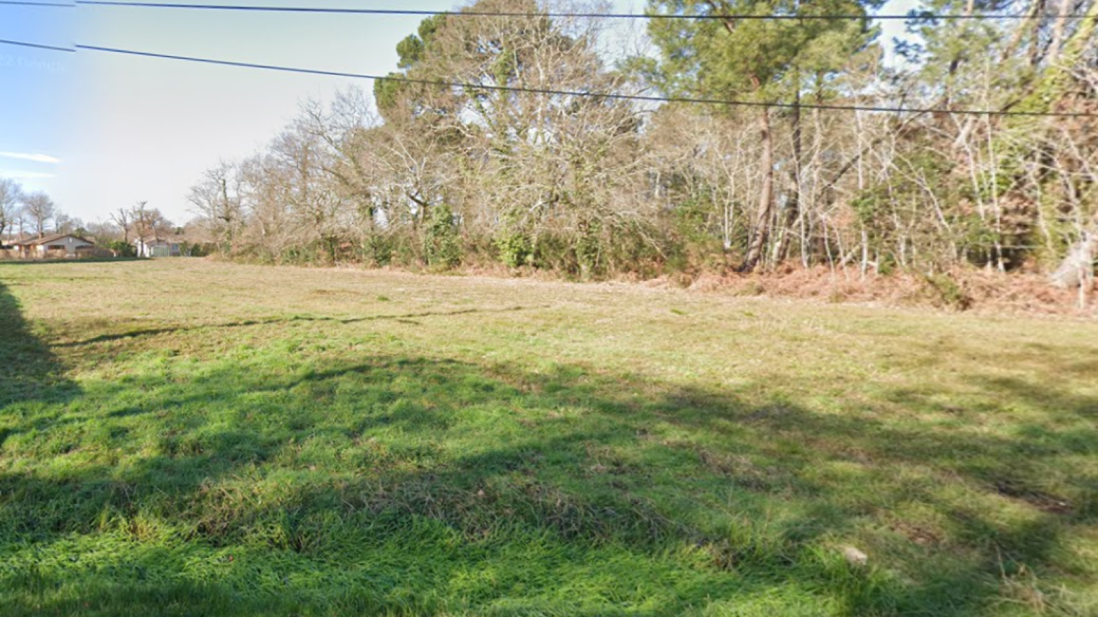 Terrain constructible de 590m2 à Mios