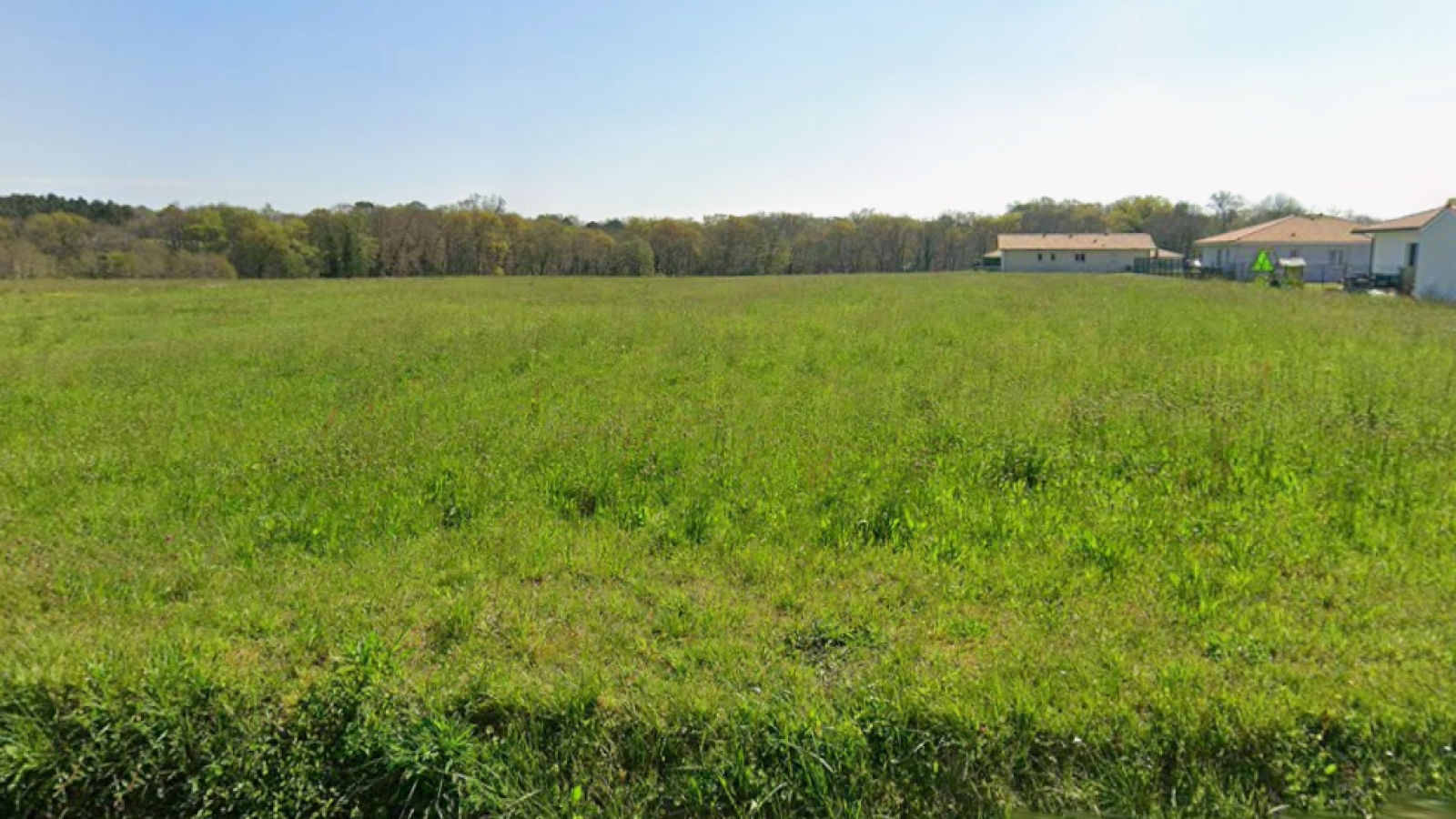 Terrain constructible de 592m2 à Orist