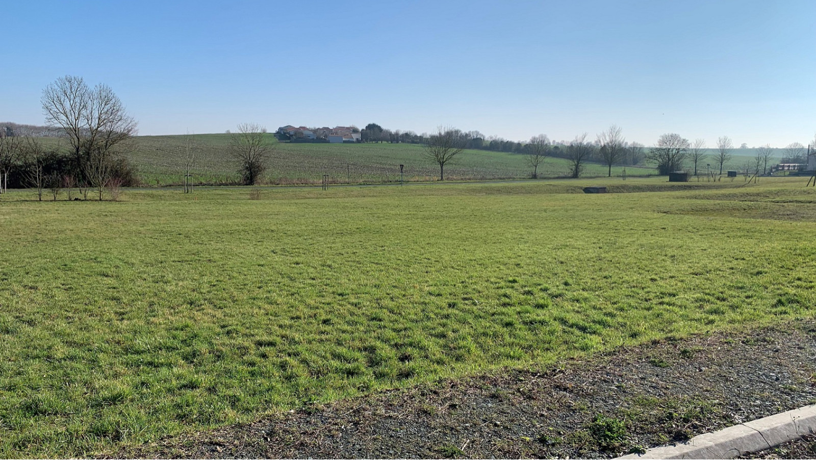 Terrain constructible de 969m2 à Auros