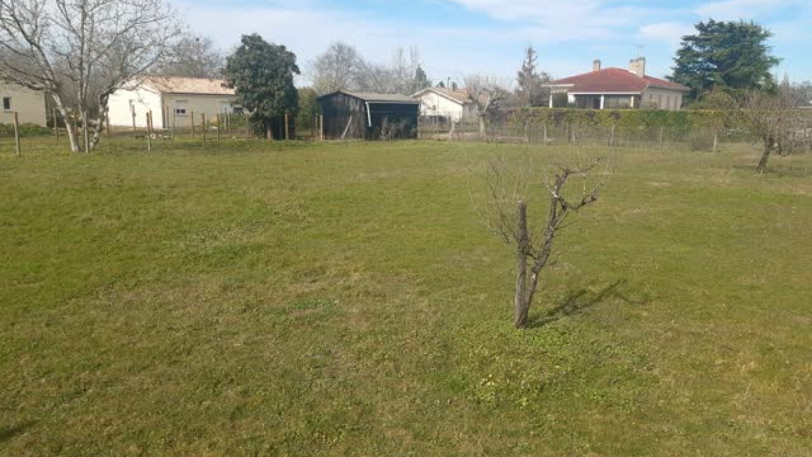 Terrain constructible de 700m2 à Castres-Gironde