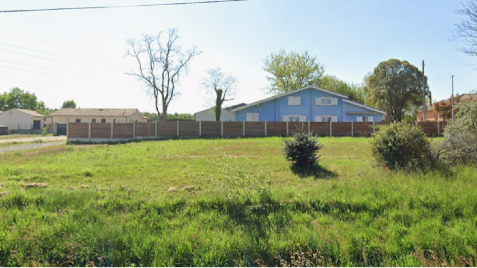 Terrain constructible de 530m2 à Saint-Martin-du-Bois