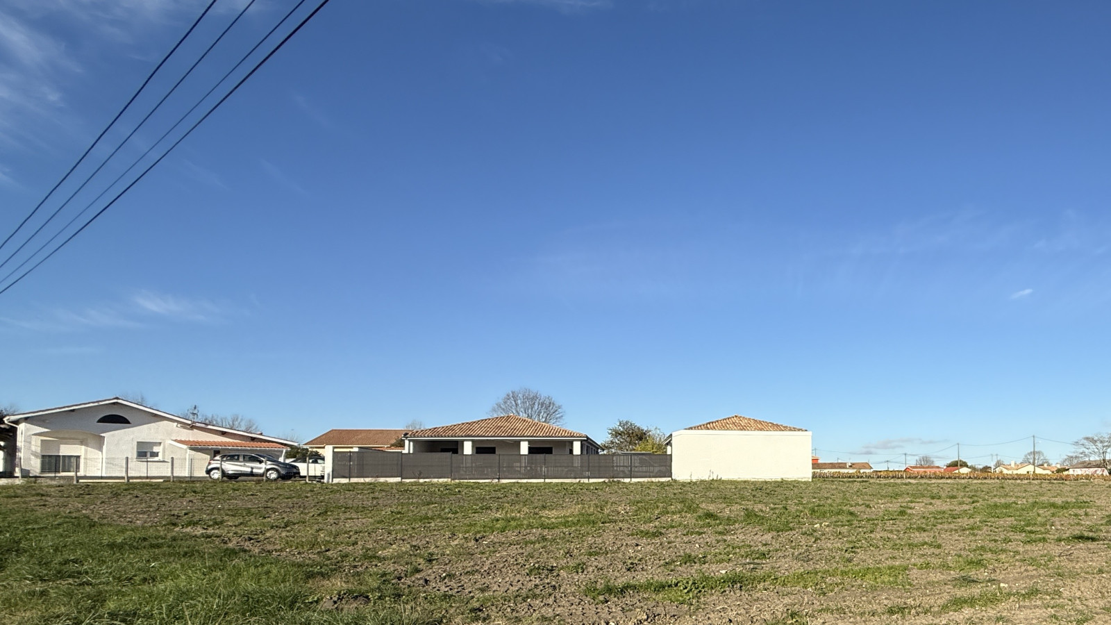 Terrain constructible de 1810m2 à Berson