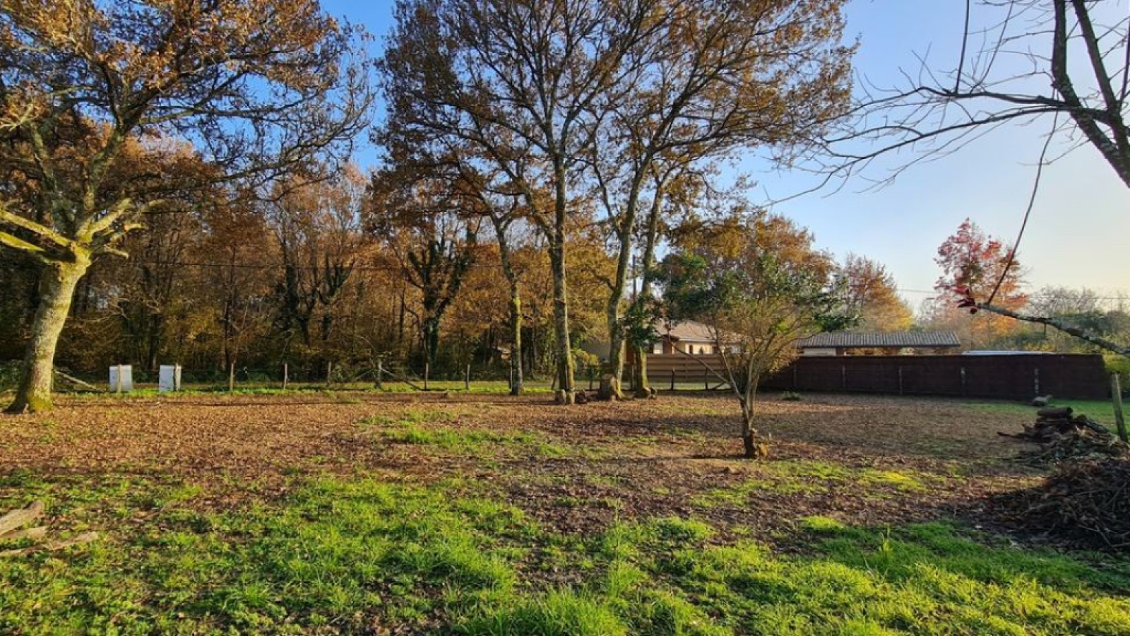 Terrain constructible de 1400m2 à La Brède