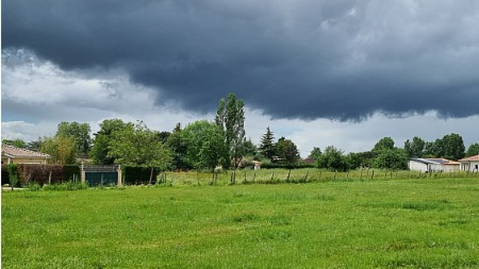 Terrain constructible de 715m2 à Blaye