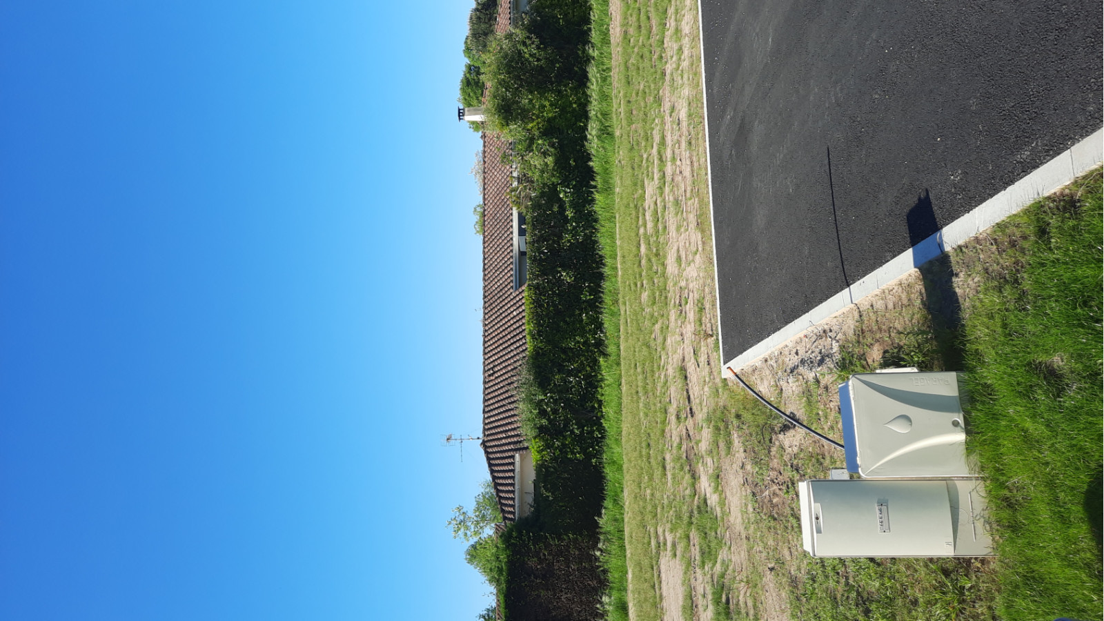 Terrain constructible de 572m2 à Tosse