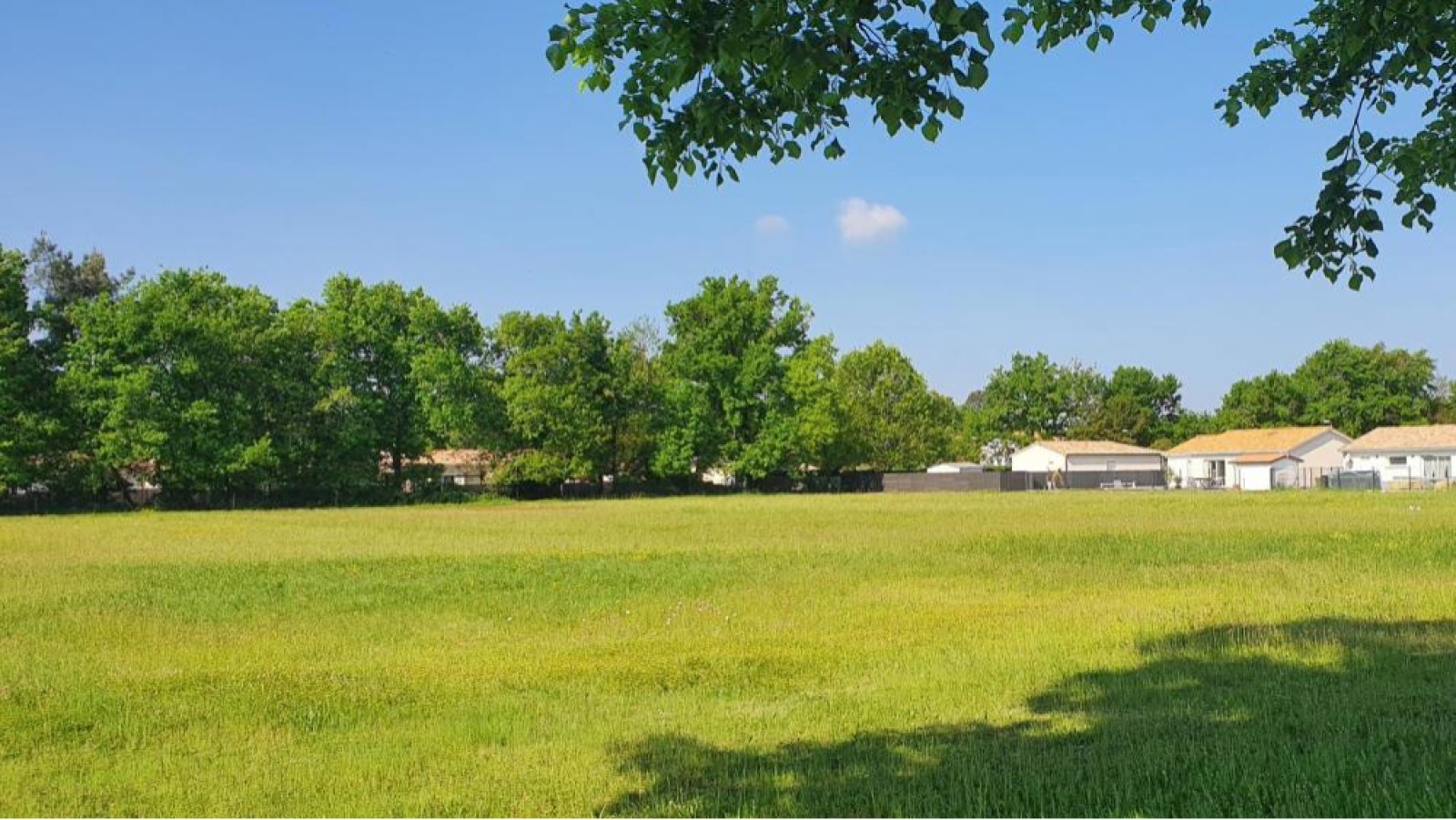 Terrain constructible de 425m2 à La Lande-de-Fronsac