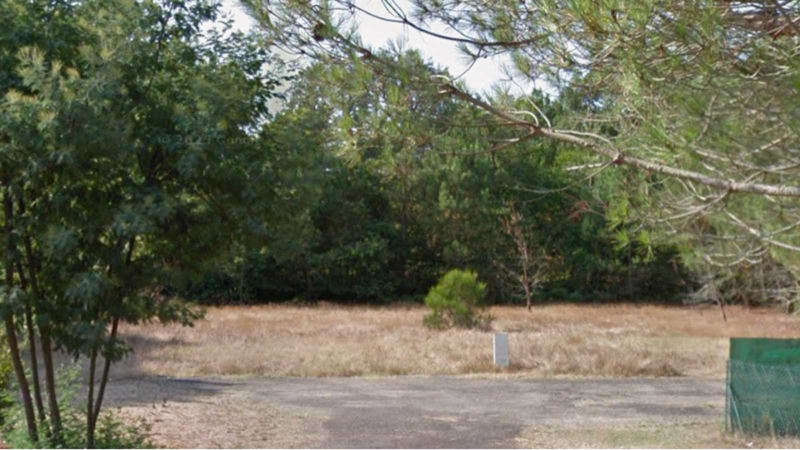 Terrain constructible de 1350m2 à Léon