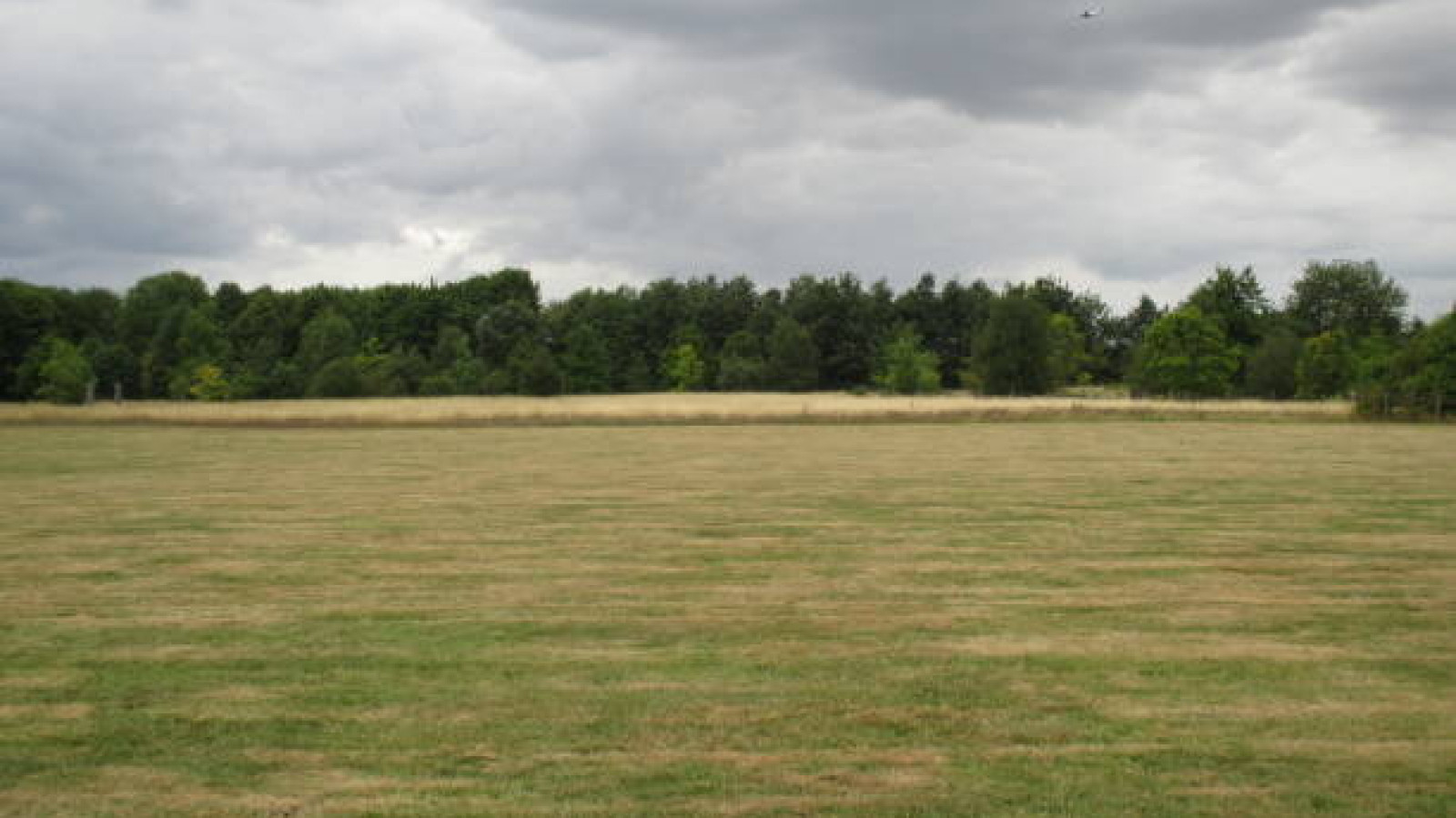 Terrain constructible de 913m2 à Mimbaste