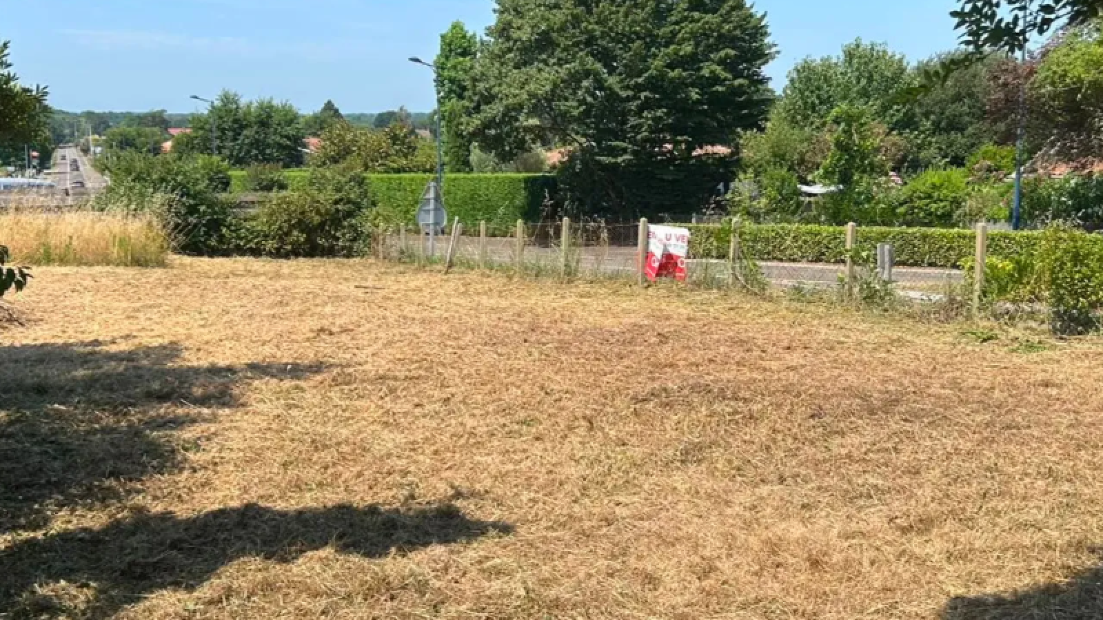 Terrain constructible de 650m2 à Saint-Lon-les-Mines