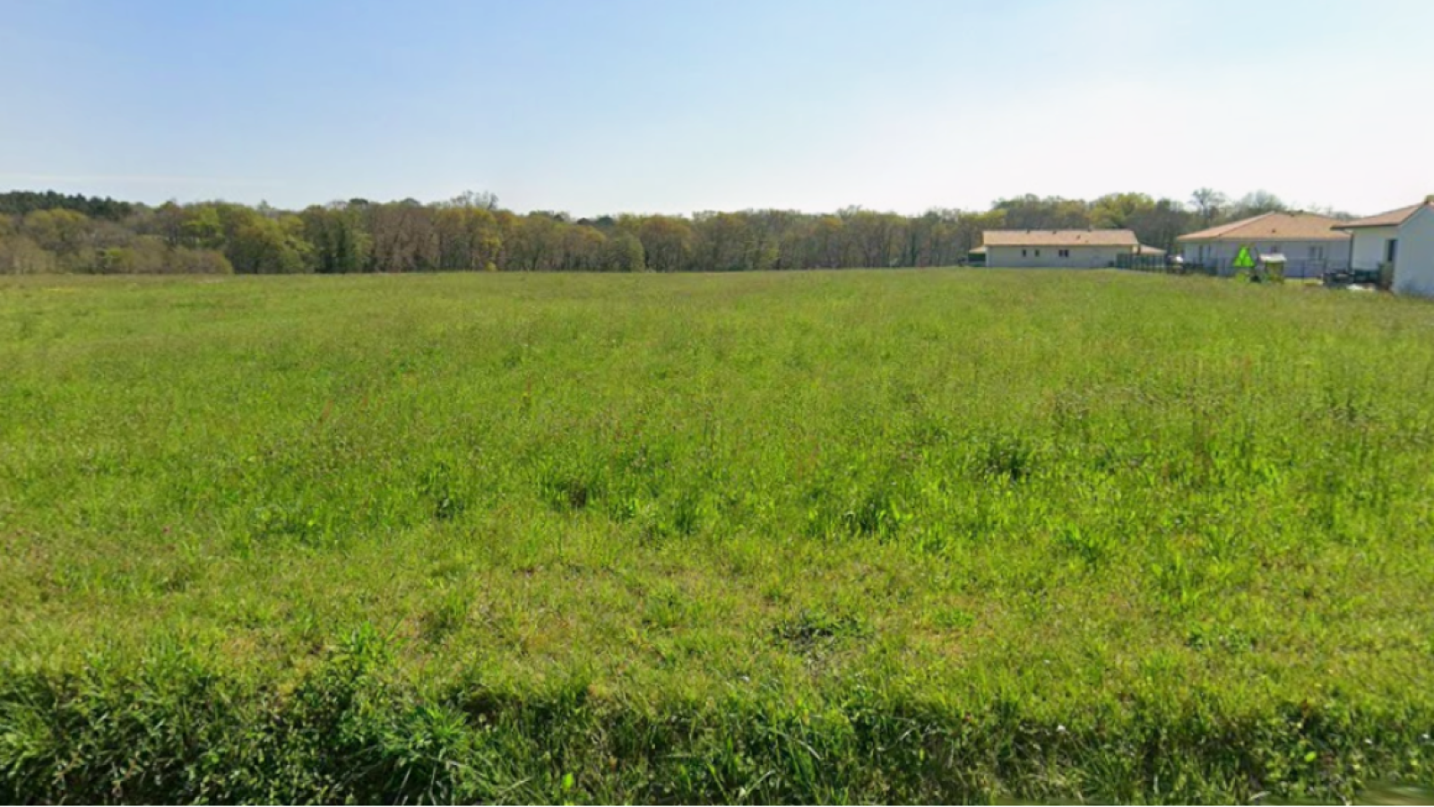 Terrain constructible de 592m2 à Orist