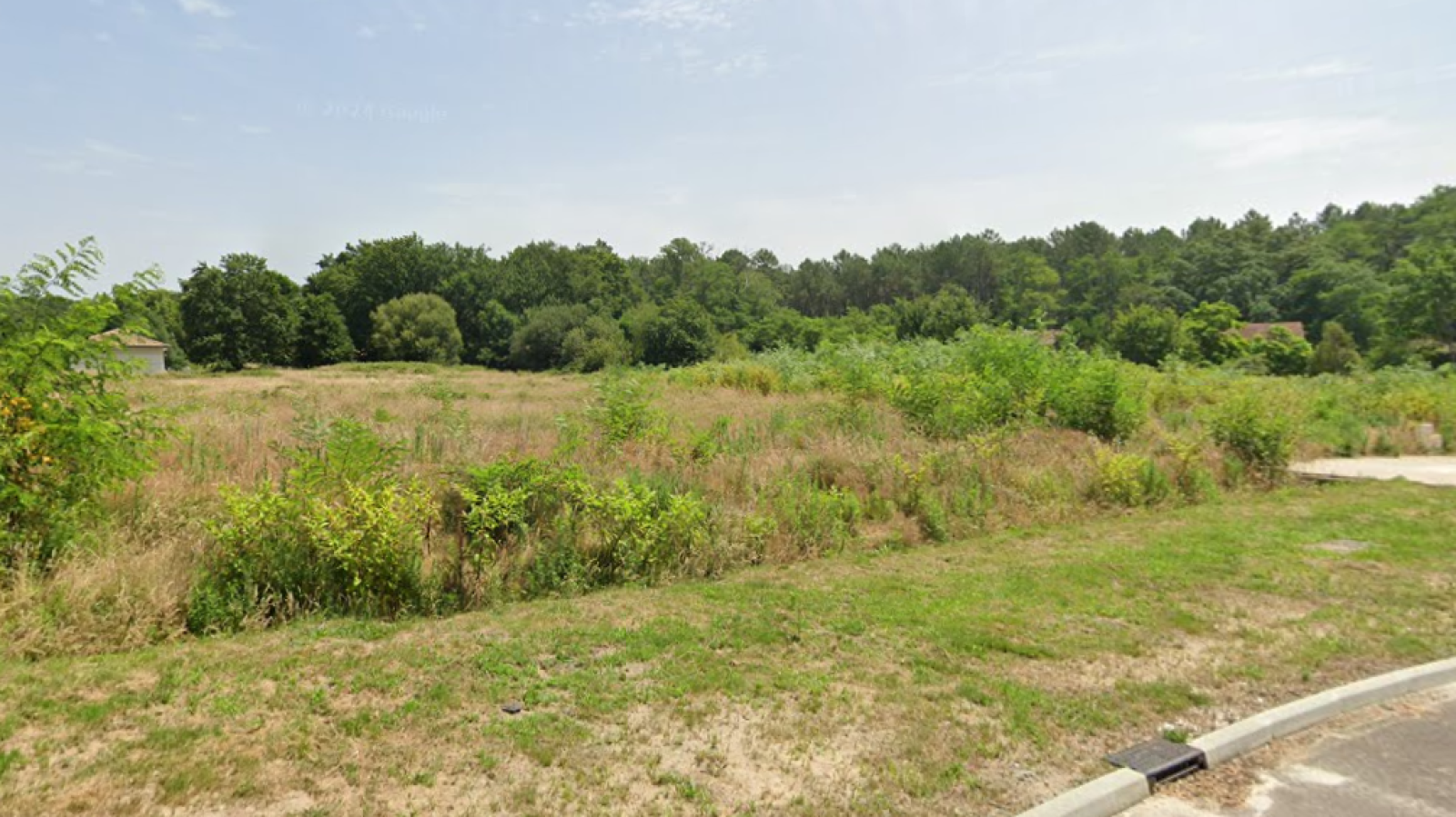 Terrain constructible de 672m2 à Laluque