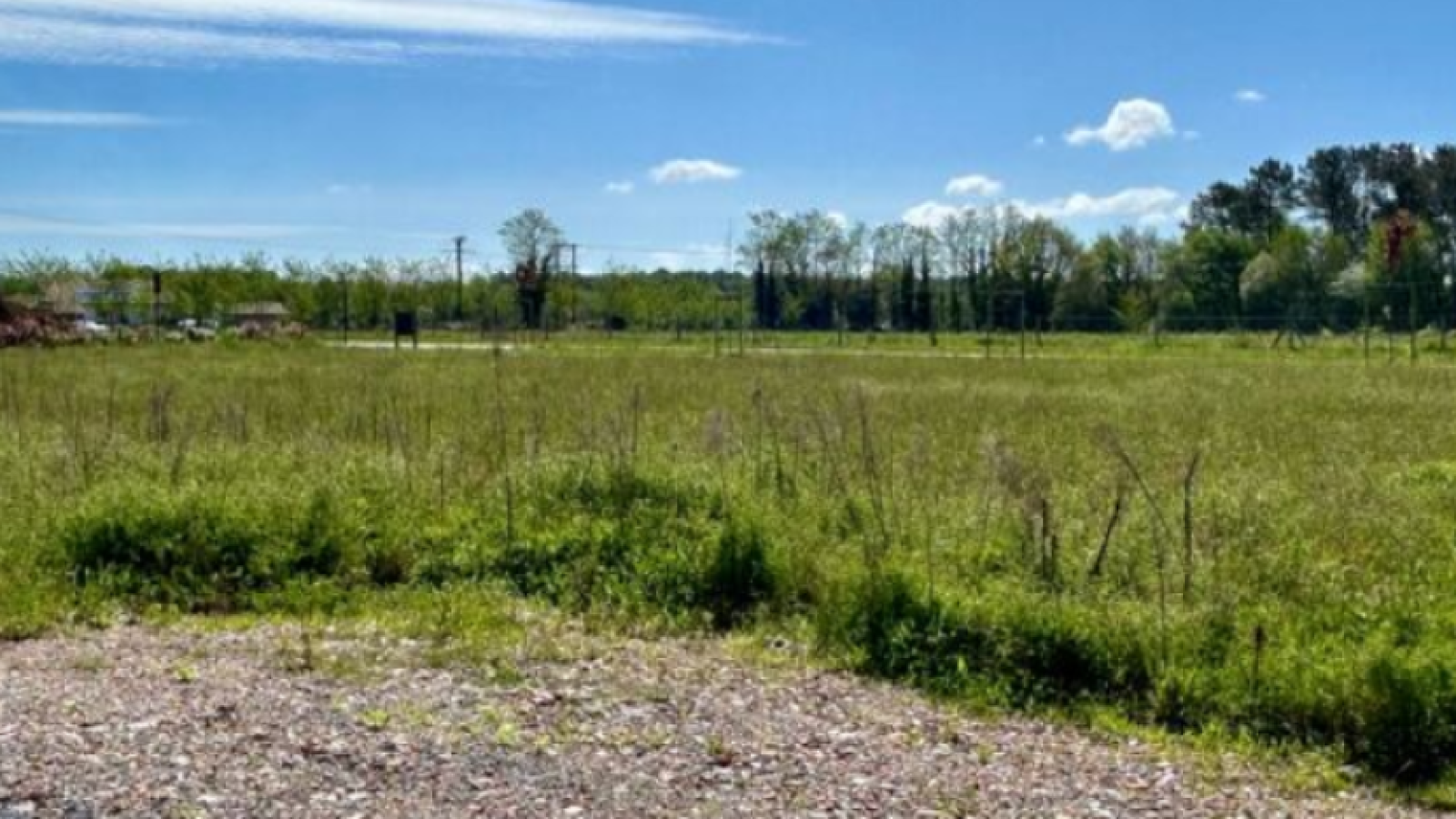 Terrain constructible de 689m2 à Saubion