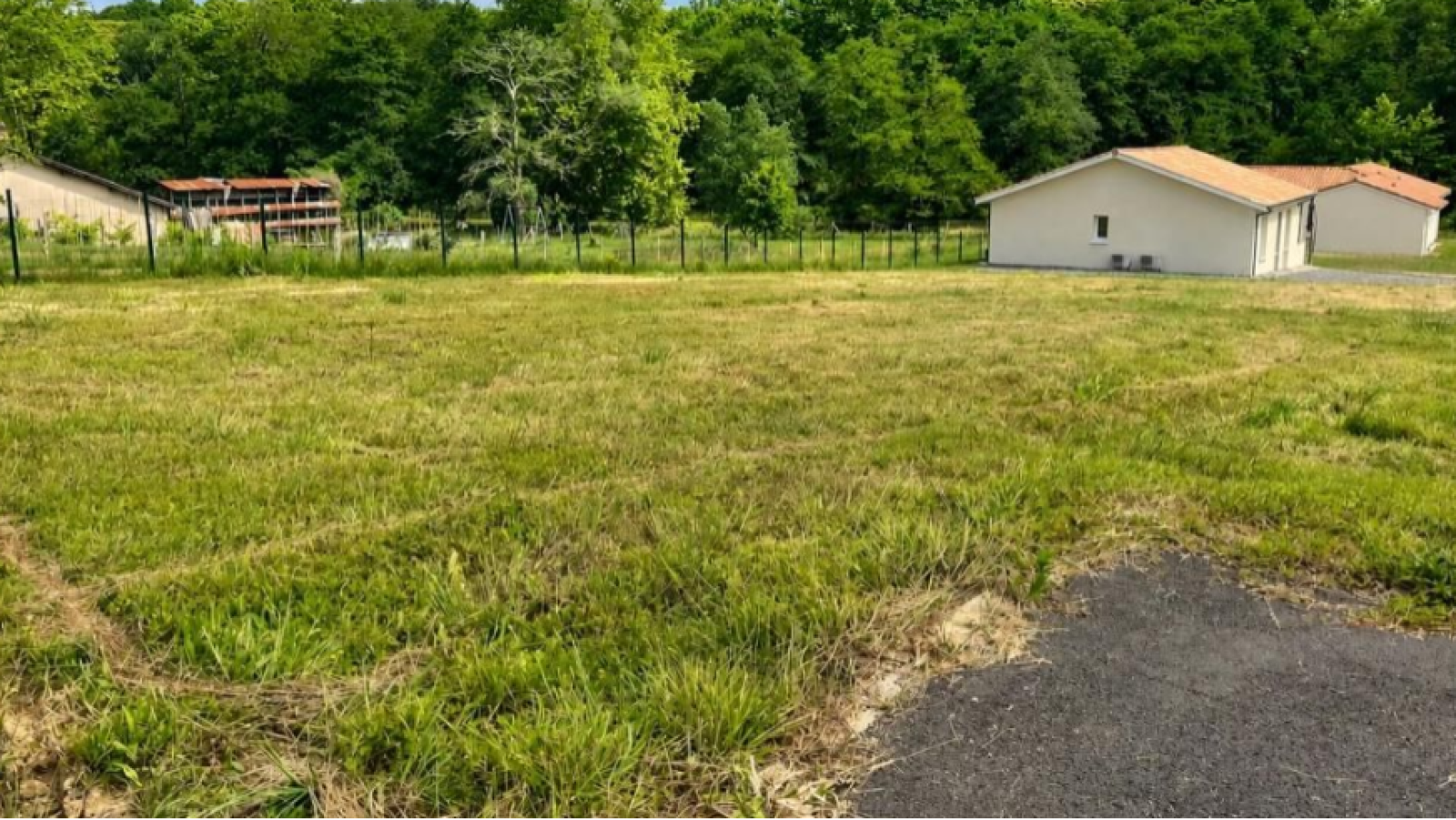 Terrain constructible de 588m2 à Saint-Martin-de-Seignanx