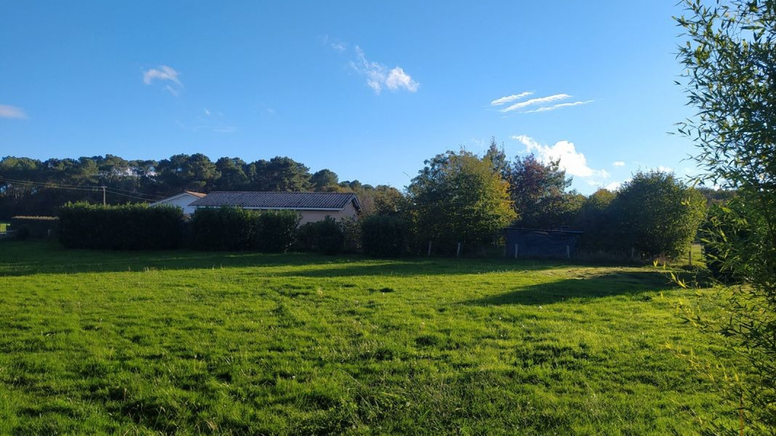 Terrain constructible de 550m2 à Sablons