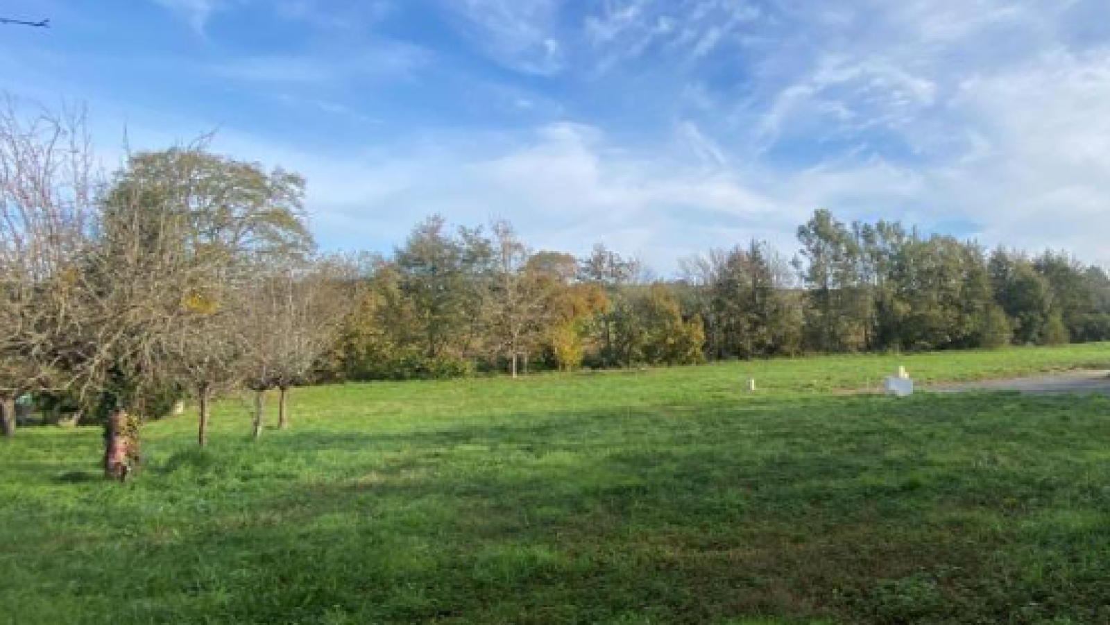 Terrain constructible de 800m2 à Bourg