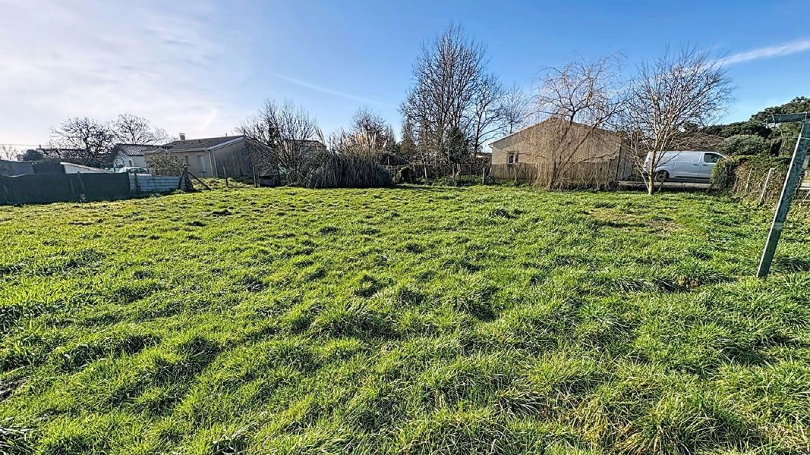 Terrain constructible de 645m2 à La Brède