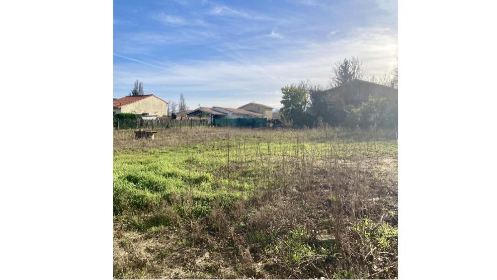Terrain constructible de 537m2 à Portets