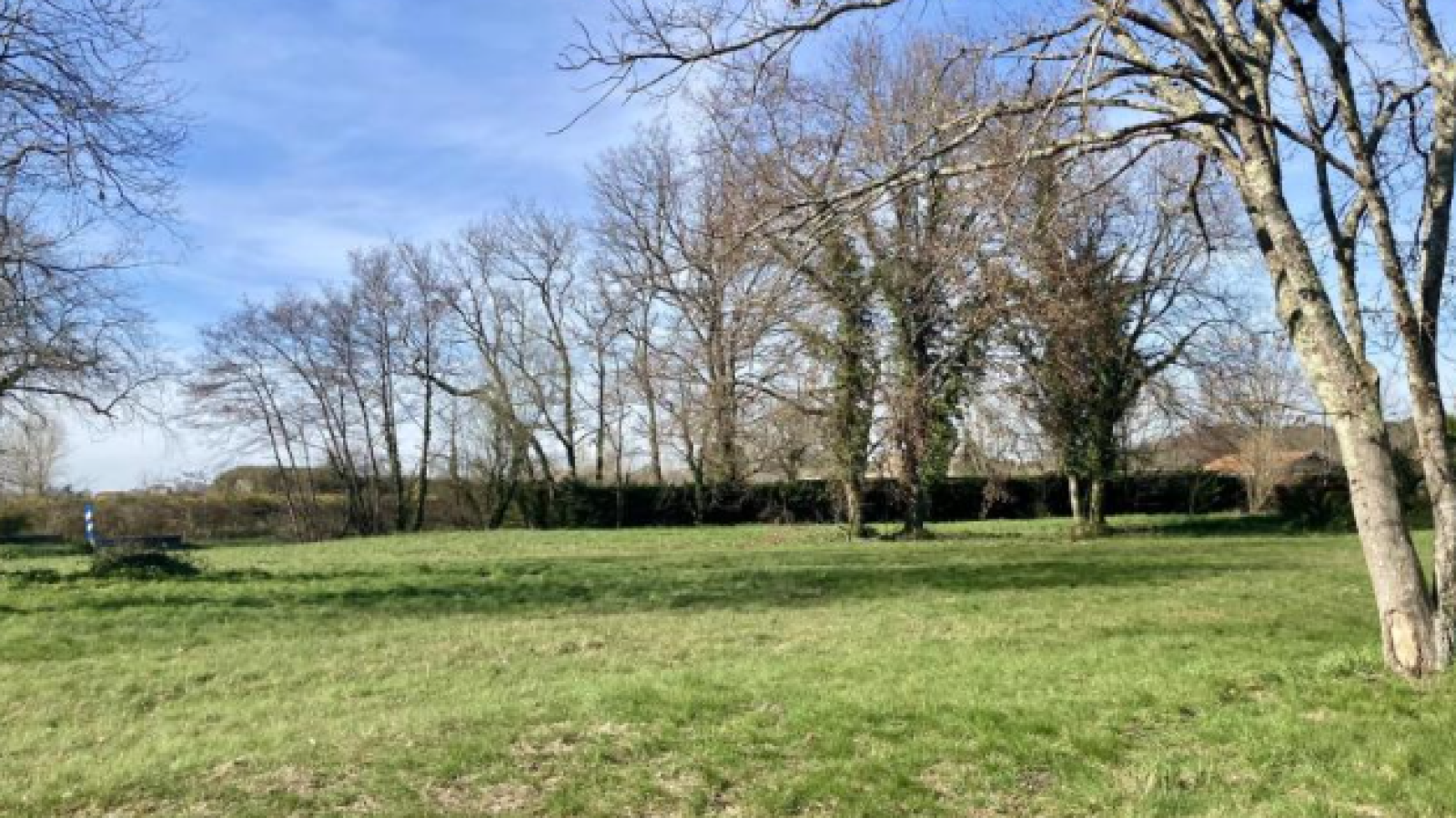 Terrain constructible de 637m2 à Margaux-Cantenac