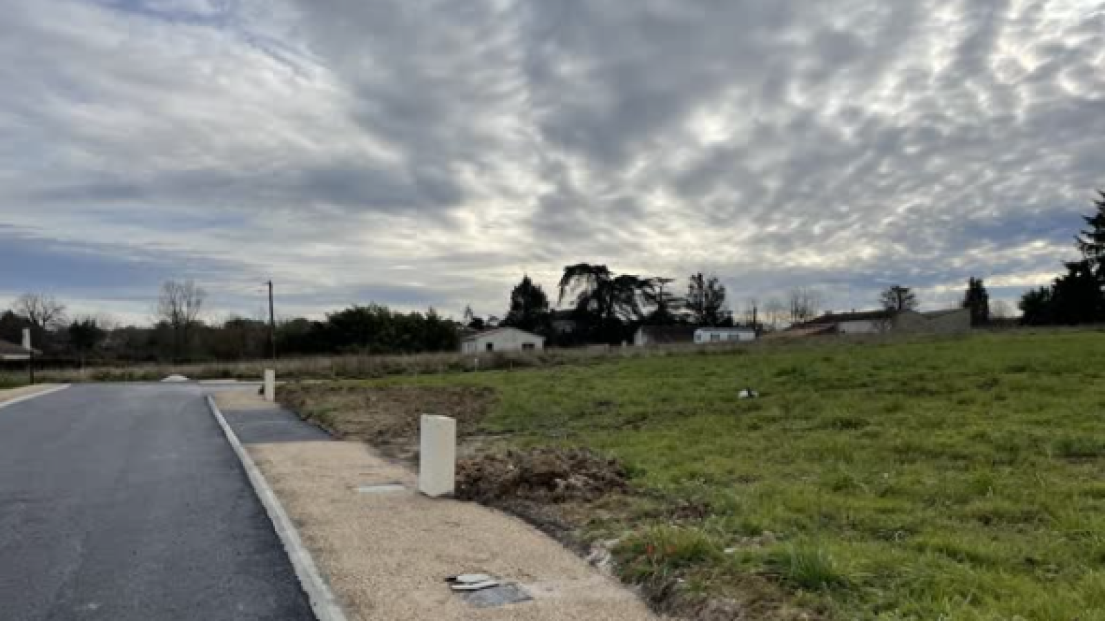 Terrain constructible de 515m2 à Brach
