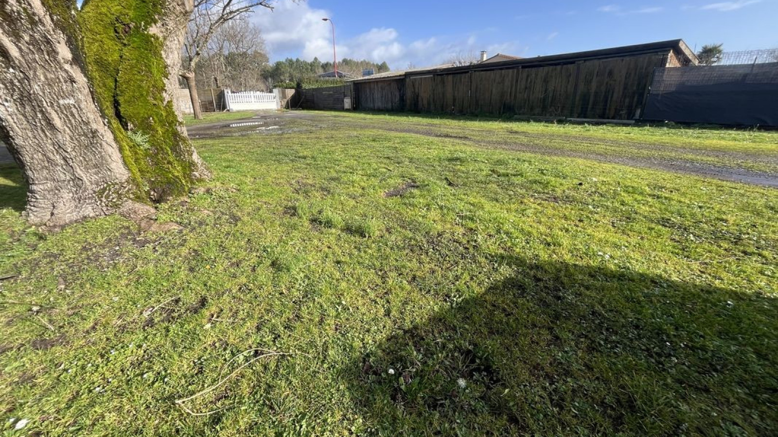 Terrain constructible de 950m2 à Val de Virvée