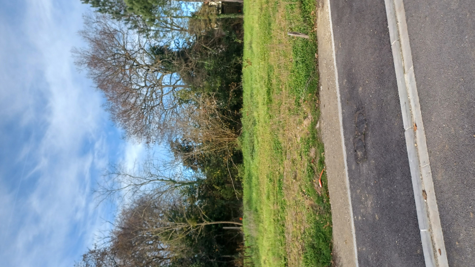 Terrain constructible de 528m2 à Brach