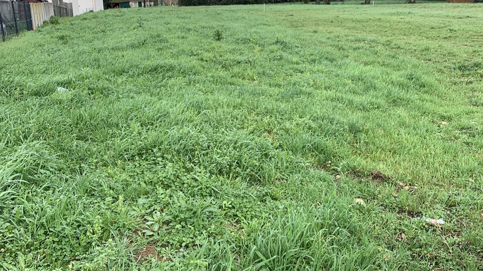 Terrain constructible de 648m2 à Landiras