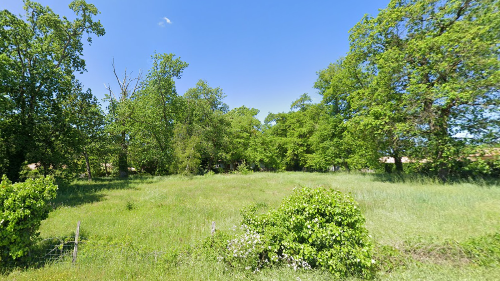 Terrain constructible de 825m2 à Cestas