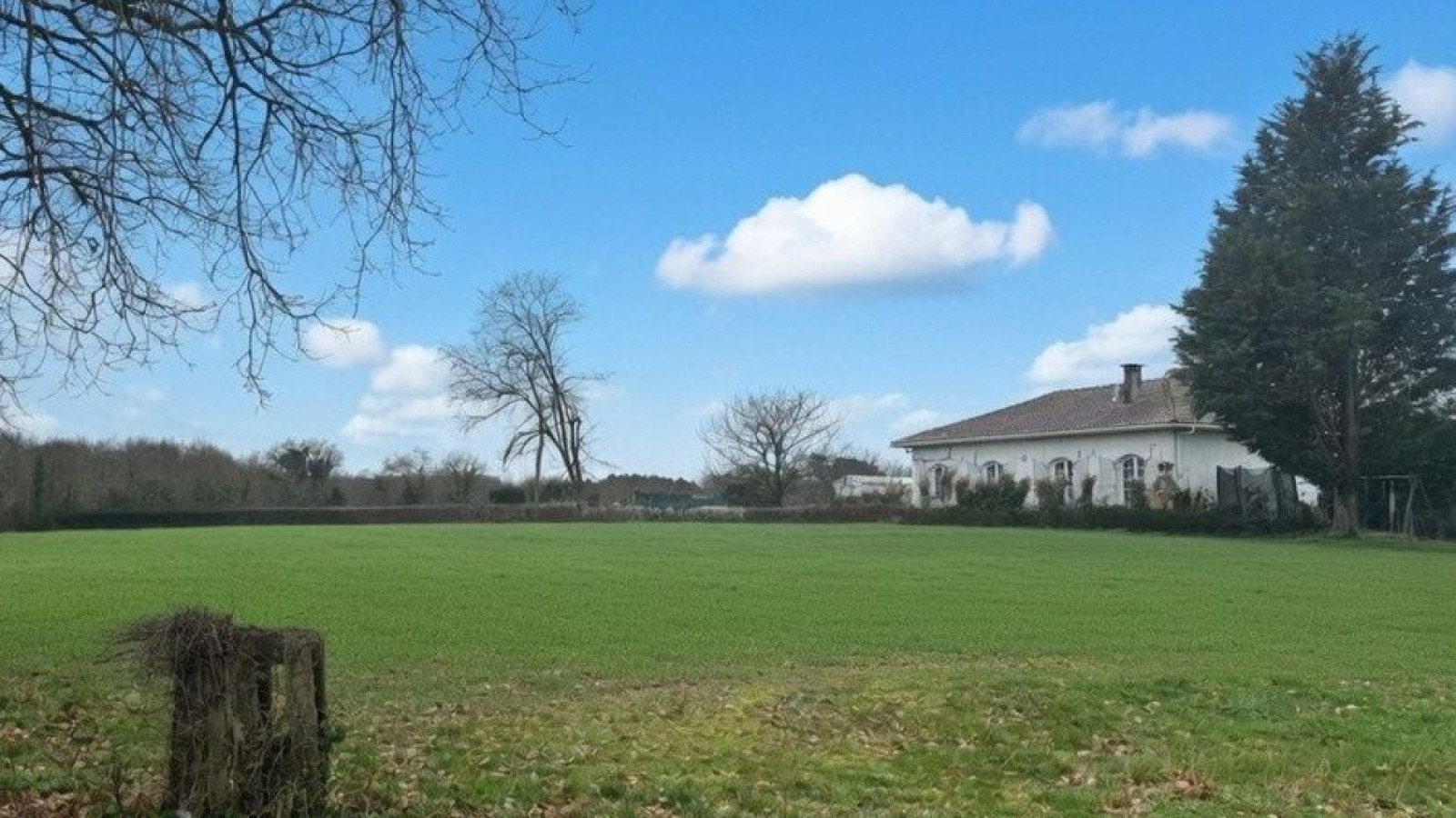 Terrain constructible de 1000m2 à Saint-Jean-d'Illac