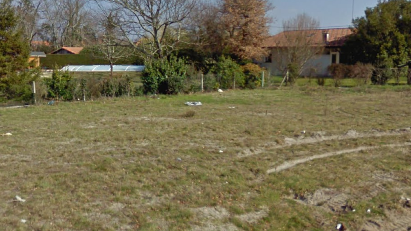 Terrain constructible de 678m2 à Ychoux