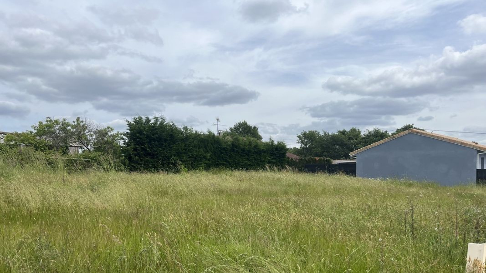 Terrain constructible de 950m2 à Targon