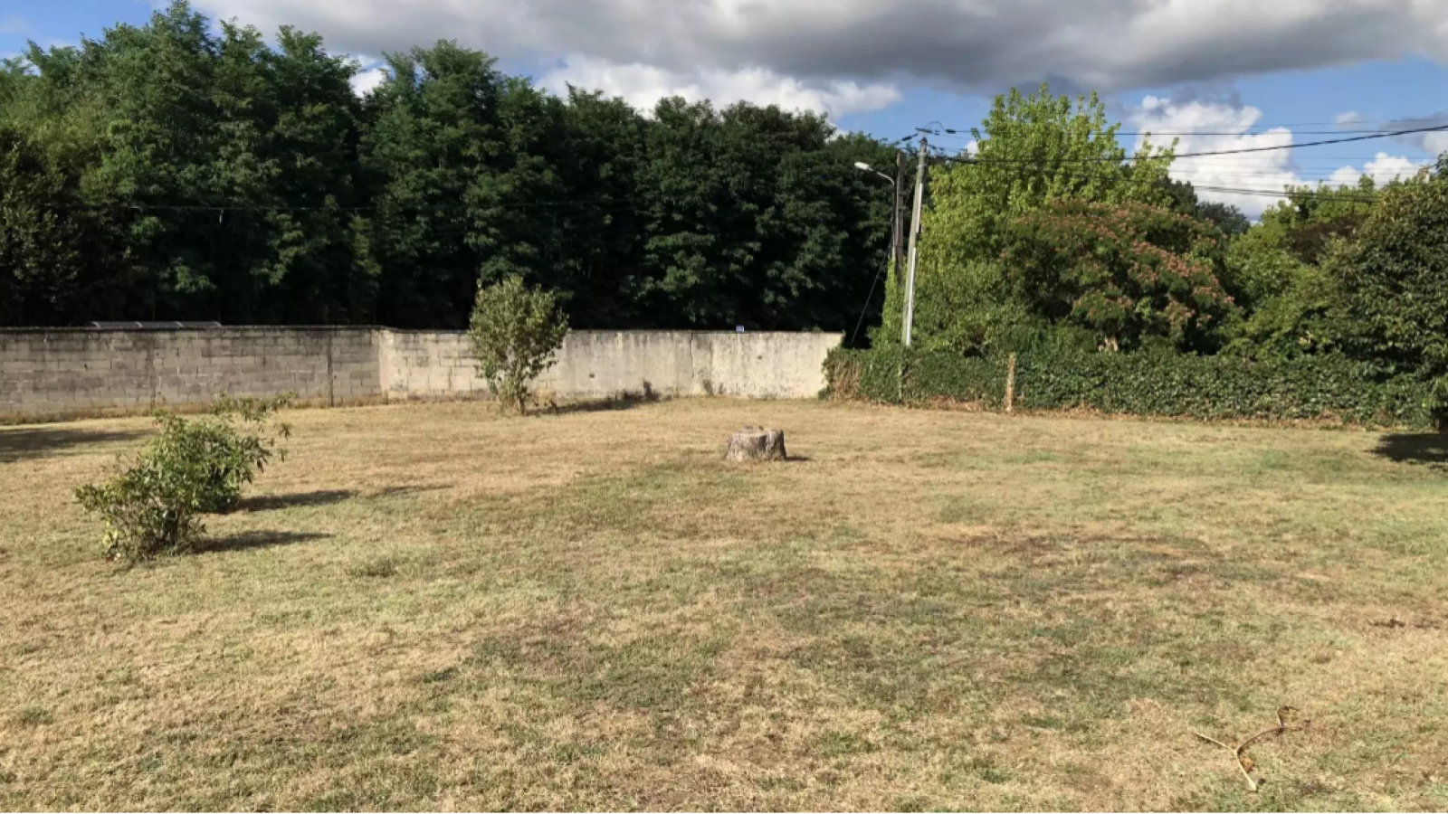 Terrain constructible de 1053m2 à Saint-Denis-de-Pile